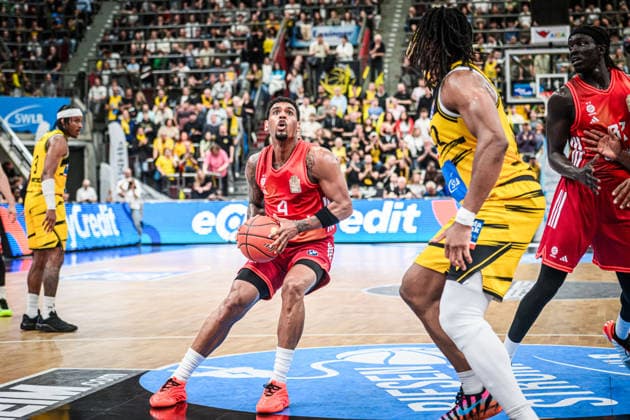 Xavier Rathan Mayes FC Bayern Basketball, 04 , before Keeshawn Kellman MHP RIESEN Ludwigsburg, 32 GER, MHP Riesen Ludwigsburg vs FC Bayern Muenchen Basketball, Basketball Bundesliga, easycredit BBL, 33 Matchday, Season 2025 2026, 07 05 2026 GER, MHP Riesen Ludwigsburg vs FC Bayern Muenchen Basketball, Basketball Bundesliga, easycredit BBL, 33 Matchday, Season 2025 2026, 07 05 2026 Ludwigsburg Copyright: xSandyxDinkelackerx EP_SDR