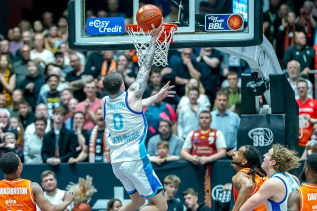 Chemnitz, Germany 07 May 2026 1 BBL 2025 2026 Sp 33 Niners Chemnitz vs Skyliners Frankfurt In the picture Logan Johnson Frankfurt with a dunking Copyright: xFotostandx xNachtigallx