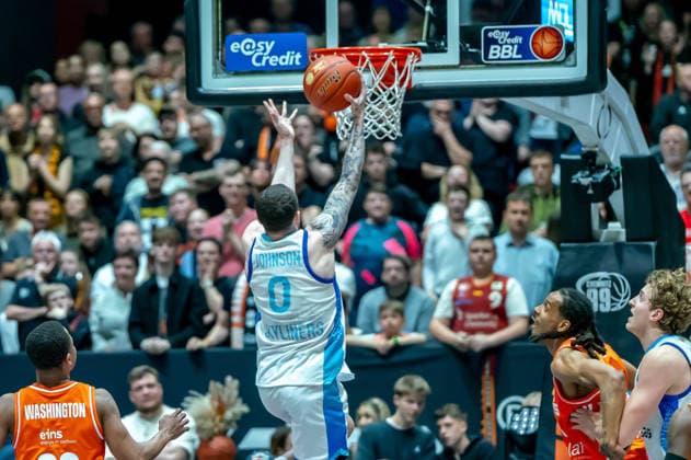 Chemnitz, Germany 07 May 2026 1 BBL 2025 2026 Sp 33 Niners Chemnitz vs Skyliners Frankfurt In the picture Logan Johnson Frankfurt 2 v li with a dunking Copyright: xFotostandx xNachtigallx