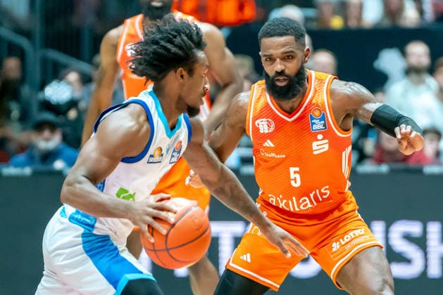Chemnitz, Germany 07 May 2026 1 BBL 2025 2026 Sp 33 Niners Chemnitz vs Skyliners Frankfurt In the picture from left in a duel Isaiah Swope Frankfurt and Corey Davis 99 Copyright: xFotostandx xNachtigallx