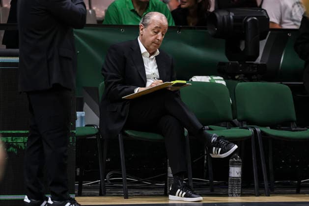 May 7, 2026, Badalona, Barcelona, Spain: Txus Vidorreta, head coach of La Laguna Tenerife, gestures during the Final Four Basketball Champions League Semi Finals basketball match played between Rytas Vilnius and La Laguna Tenerife at Palau Olimpic Badalona on May 07, 2026 in Badalona, Barcelona, Spain. Badalona Spain - ZUMAa181 20260507_zaa_a181_022 Copyright: xJavierxBorregox