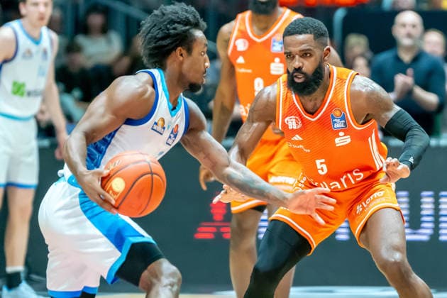 Chemnitz, Germany 07 May 2026 1 BBL 2025 2026 Sp 33 Niners Chemnitz vs Skyliners Frankfurt In the picture from left in a duel Isaiah Swope Frankfurt and Corey Davis 99 Copyright: xFotostandx xNachtigallx