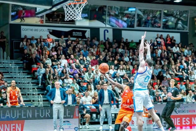 Chemnitz, Germany 07 May 2026 1 BBL 2025 2026 Sp 33 Niners Chemnitz vs Skyliners Frankfurt In the picture from left in the duel Corey Davis 99 and Logan Johnson Frankfurt Copyright: xFotostandx xNachtigallx