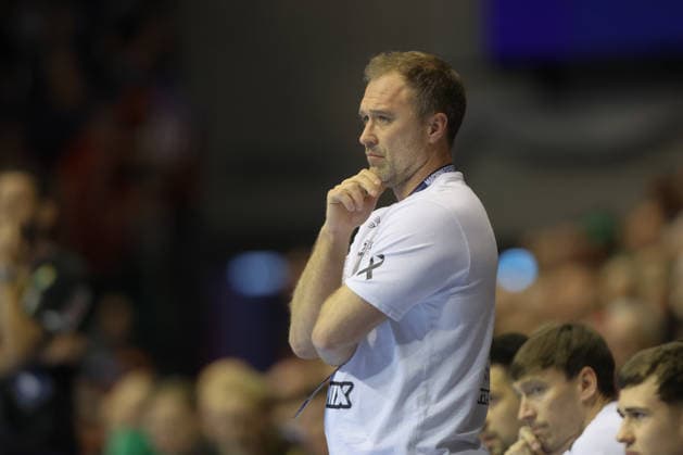 07 05 2026, xtgx, Handball, EHF Champions League 1 4 Final, SC Magdeburg Pick Szeged v l Michael Apelgren Szeged, Coach disappointed, looks disappointed, dejected, disappointed Magdeburg