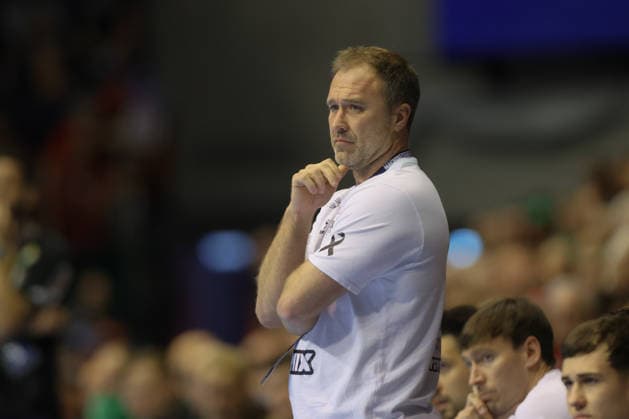 07 05 2026, xtgx, Handball, EHF Champions League 1 4 Final, SC Magdeburg Pick Szeged v l Michael Apelgren Szeged, Coach disappointed, looks disappointed, dejected, disappointed Magdeburg