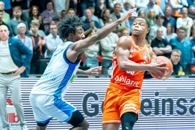 Chemnitz, Germany 07 May 2026 1 BBL 2025 2026 Sp 33 Niners Chemnitz vs Skyliners Frankfurt In the picture from left in a duel Isaiah Swope Frankfurt and Eric Washington 99 Copyright: xFotostandx xNachtigallx