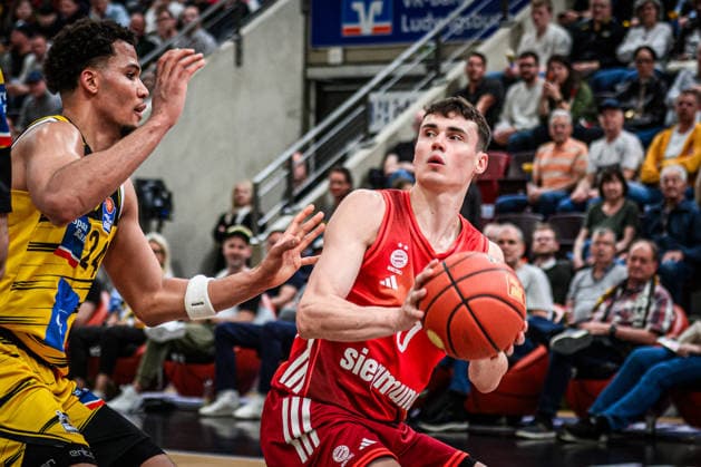 Nenad Dimitrijevic FC Bayern Basketball, 00 vs Brandon Tischler MHP RIESEN Ludwigsburg, 24 GER, MHP Riesen Ludwigsburg vs FC Bayern Muenchen Basketball, Basketball Bundesliga, easycredit BBL, 33 Matchday, Season 2025 2026, 07 05 2026 GER, MHP Riesen Ludwigsburg vs FC Bayern Muenchen Basketball, Basketball Bundesliga, easycredit BBL, 33 Matchday, Season 2025 2026, 07 05 2026 Ludwigsburg Copyright: xSandyxDinkelackerx EP_SDR