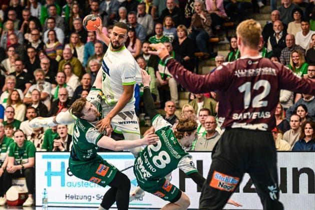 DAIKIN HBL Bundesliga Frisch Auf Göppingen HSG Wetzlar Göppingen, 07 05 2026 Philipp Ahouansou HSG Wetzlar, 19 on a jump shot against Franko Lastro Frisch Auf Göppingen, 28 Göppingen, 07 05 2026 31 DAIKIN Handball Bundesliga matchday, Frisch Auf Göppingen HSG Wetzlar, EWS Arena, Göppingen Copyright: xBEAUTIFULxSPORTS Märklx