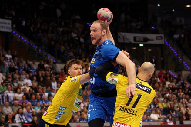 07 05 2026, Germany, Stuttgart, DAIKIN HBL Handball Bundesliga season 2025 2026, TVB Stuttgart vs Rhein Neckar Löwen, f l Steven Plucnar Jacobsen RNL , Lenny Rubin TVB , Lukas Sandell RNL