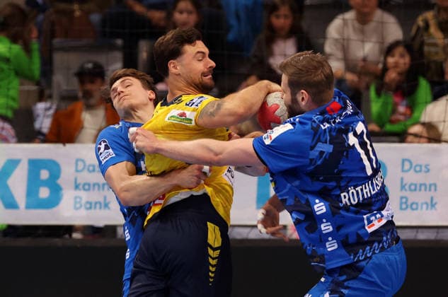 07 05 2026, Germany, Stuttgart, DAIKIN HBL Handball Bundesliga season 2025 2026, TVB Stuttgart vs Rhein Neckar Löwen, f l Max Häfner TVB , Dani Baijens RNL , Samuel Röthlisberger TVB