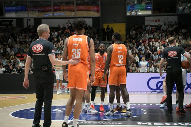 easyCredit Basketball Bundesliga, Matchday 33, Niners Chemnitz Frankfurt Skyliners 07 05 2026 from 18 30 h Chemnitz, Chemnitz Arena In the photo Roman Bedime 35 , Cory Davis 5 , Amadou Sow 12 easyCredit Basketball Bundesliga, Matchday 33, Niners Chemnitz Frankfurt Skyliners Chemnitz Saxony Germany Copyright: xEHLxMedia MichelxKöhlerx 20260705-Niners Chemnitz-Frankfurt Skyliners_018