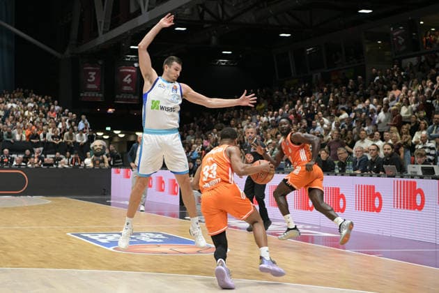 easyCredit Basketball Bundesliga, Matchday 33, Niners Chemnitz Frankfurt Skyliners 07 05 2026 from 18 30 h Chemnitz, Chemnitz Arena In the photo Ryan Hawkins 33 , Eric Washington 33 easyCredit Basketball Bundesliga, Matchday 33, Niners Chemnitz Frankfurt Skyliners Chemnitz Saxony Germany Copyright: xEHLxMedia MichelxKöhlerx 20260705-Niners Chemnitz-Frankfurt Skyliners_021
