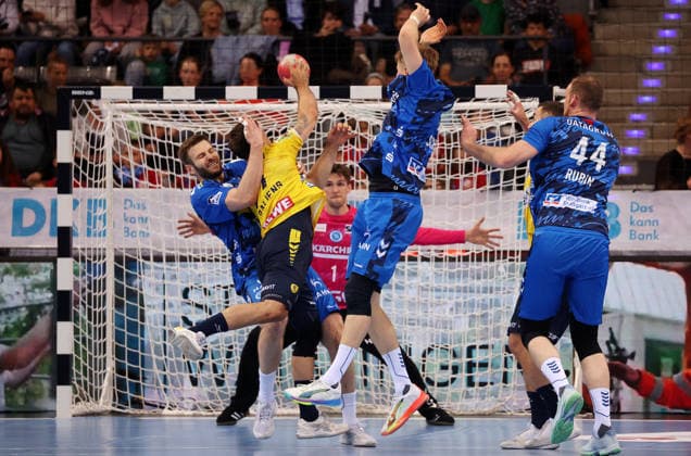 07 05 2026, Germany, Stuttgart, DAIKIN HBL Handball Bundesliga season 2025 2026, TVB Stuttgart vs Rhein Neckar Löwen, f l Samuel Röthlisberger TVB , Dani Baijens RNL , Linus Schmid TVB , Lenny Rubin TVB