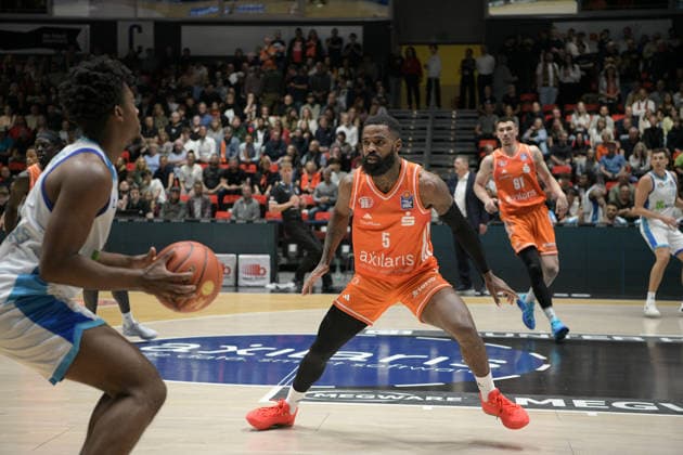 easyCredit Basketball Bundesliga, 33 Matchday, Niners Chemnitz Frankfurt Skyliners 07 05 2026 from 18 30 h Chemnitz, Chemnitz Arena Im Foto Cory Davis 5 defense easyCredit Basketball Bundesliga, 33 Matchday, Niners Chemnitz Frankfurt Skyliners Chemnitz Saxony Germany Copyright: xEHLxMedia MichelxKöhlerx 20260705-Niners Chemnitz-Frankfurt Skyliners_006