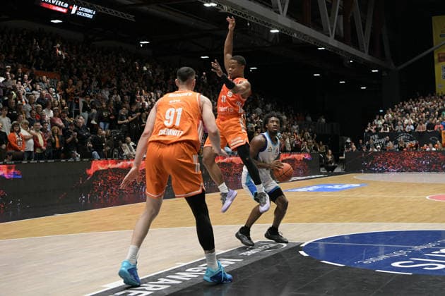 easyCredit Basketball Bundesliga, Matchday 33, Niners Chemnitz Frankfurt Skyliners 07 05 2026 from 18 30 h Chemnitz, Chemnitz Arena In the photo Yordan Minchev 91 , Eric Washington 33 , Isaiah Swope 1 easyCredit Basketball Bundesliga, Matchday 33, Niners Chemnitz Frankfurt Skyliners Chemnitz Saxony Germany Copyright: xEHLxMedia MichelxKöhlerx 20260705-Niners Chemnitz-Frankfurt Skyliners_027