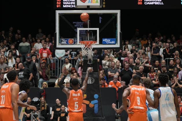 easyCredit Basketball Bundesliga, Matchday 33, Niners Chemnitz Frankfurt Skyliners 07 05 2026 from 18 30 h Chemnitz, Chemnitz Arena In the photo Free throw Cory Davis 5 easyCredit Basketball Bundesliga, Matchday 33, Niners Chemnitz Frankfurt Skyliners Chemnitz Saxony Germany Copyright: xEHLxMedia MichelxKöhlerx 20260705-Niners Chemnitz-Frankfurt Skyliners_062