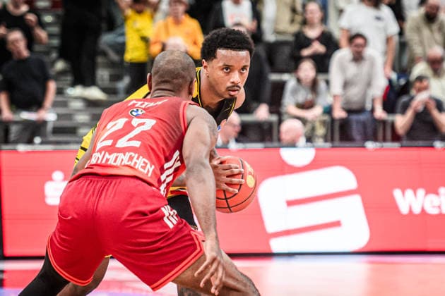 Elijah Hughes MHP RIESEN Ludwigsburg, 07 vs Isaiah Mike FC Bayern Basketball, 22 GER, MHP Riesen Ludwigsburg vs FC Bayern Muenchen Basketball, Basketball Bundesliga, easycredit BBL, 33 Matchday, Season 2025 2026, 07 05 2026 GER, MHP Riesen Ludwigsburg vs FC Bayern Muenchen Basketball, Basketball Bundesliga, easycredit BBL, 33 Matchday, Season 2025 2026, 07 05 2026 Ludwigsburg Copyright: xSandyxDinkelackerx EP_SDR