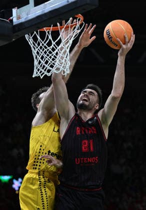 Rytas Vilnius v La Laguna Tenerife - Basketball Champions League BADALONA, SPAIN - MAY 07: Gytis Masiulis (R) of Rytas Vilnius and Tim Abromaitis (L) of La Laguna Tenerife compete during the FIBA Basketball Champions League semi-final match between Rytas Vilnius and La Laguna Tenerife at Palau Municipal d Esports de Badalona in Badalona, Spain on May 07, 2026. Burak Akbulut Anadolu Badalona Spain. Editorial use only. Please get in touch for any other usage.  Copyright: x2026xAnadoluxBurakxAkbulutx