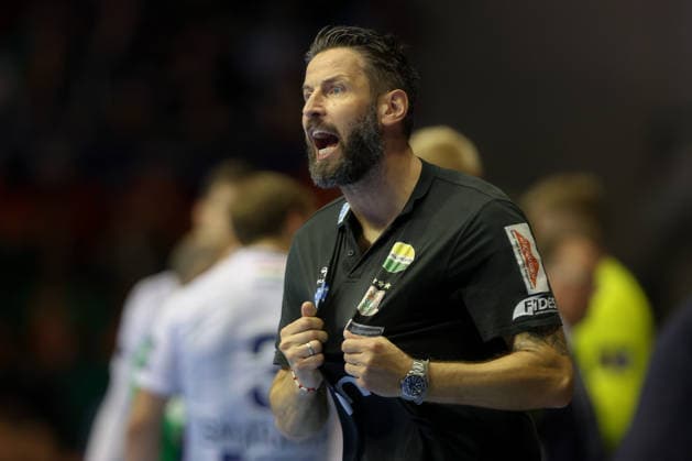 07 05 2026, xtgx, Handball, EHF Champions League 1 4 Final, SC Magdeburg Pick Szeged v l Bennet Wiegert Magdeburg, Coach gives instructions, gestures with arms, gesticulates, gives instructions Magdeburg
