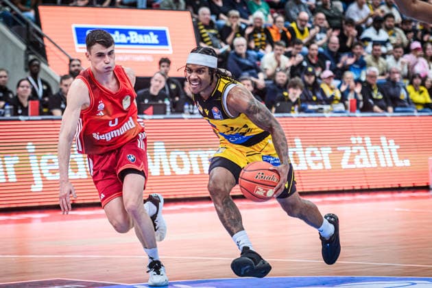Stefan Smith MHP RIESEN Ludwigsburg, 03 vs Nenad Dimitrijevic FC Bayern Basketball, 00 GER, MHP Riesen Ludwigsburg vs FC Bayern Muenchen Basketball, Basketball Bundesliga, easycredit BBL, 33 Matchday, Season 2025 2026, 07 05 2026 GER, MHP Riesen Ludwigsburg vs FC Bayern Muenchen Basketball, Basketball Bundesliga, easycredit BBL, 33 Matchday, Season 2025 2026, 07 05 2026 Ludwigsburg Copyright: xSandyxDinkelackerx EP_SDR