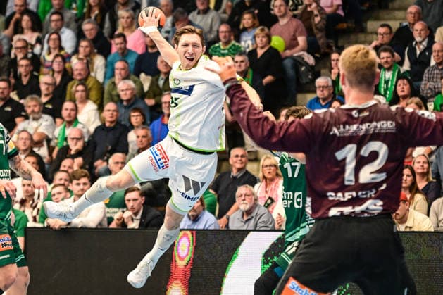 DAIKIN HBL Bundesliga Frisch Auf Göppingen HSG Wetzlar Göppingen, 07 05 2026 Justin Müller HSG Wetzlar, 25 on a jump shot against Kristian Saeveras Frisch Auf Göppingen, 12 Göppingen, 07 05 2026 31 DAIKIN Handball Bundesliga matchday, Frisch Auf Göppingen HSG Wetzlar, EWS Arena, Göppingen Copyright: xBEAUTIFULxSPORTS Märklx