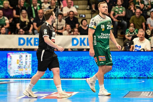 DAIKIN HBL Bundesliga Frisch Auf Göppingen HSG Wetzlar Göppingen, 07 05 2026 Ludvig Jurmala Frisch Auf Göppingen, 25 gets a 2-minute time penalty, next to him Markus Kauth Referee Göppingen, 07 05 2026 31 Matchday of the DAIKIN Handball Bundesliga, Frisch Auf Göppingen HSG Wetzlar, EWS Arena, Göppingen Copyright: xBEAUTIFULxSPORTS Märklx