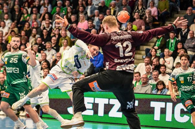 DAIKIN HBL Bundesliga Frisch Auf Göppingen HSG Wetzlar Göppingen, 07 05 2026 Dominik Mappes HSG Wetzlar, 07 fails here against Kristian Saeveras Frisch Auf Göppingen, 12 Göppingen, 07 05 2026 31 Matchday of the DAIKIN Handball Bundesliga, Frisch Auf Göppingen HSG Wetzlar, EWS Arena, Göppingen Copyright: xBEAUTIFULxSPORTS Märklx