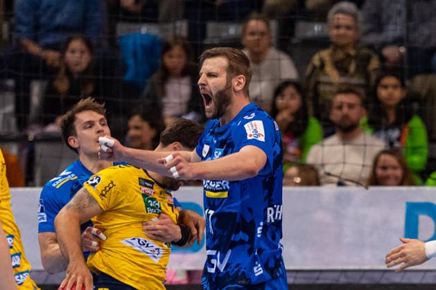 DAIKIN Handball Bundesliga TVB Stuttgart vs Rhein Neckar Löwen 07 05 2026 Stuttgart, GERMANY 07 May 2026 Kasper Samuel Röthlisberger TVB Stuttgart, 17 is happy about a devalued shot during the match between TVB Stuttgart and Rhein Neckar Löwen on matchday 31 of the Daikin Handball Bundesliga at the Porsche Arena Copyright: xBEAUTIFULxSPORTS Steinx