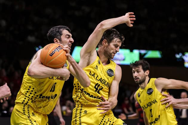 May 7, 2026, Badalona, Barcelona, Spain: Giorgi Shermadini and Aaron Doornekamp of La Laguna Tenerife in action during the Final Four Basketball Champions League Semi Finals basketball match played between Rytas Vilnius and La Laguna Tenerife at Palau Olimpic Badalona on May 07, 2026 in Badalona, Barcelona, Spain. Badalona Spain - ZUMAa181 20260507_zaa_a181_039 Copyright: xJavierxBorregox