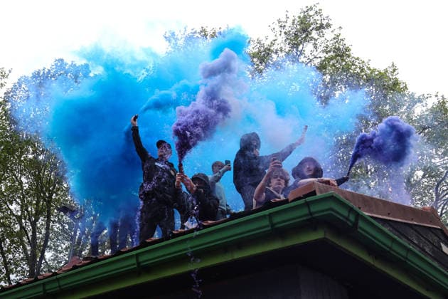 Aston Villa gegen Nottingham Forest 07. Mai 2026, Aston UEFA EUROPA League Halbfinale Rückspiel Aston Villa gegen Nottingham Forest Aston Villa Fans zünden Rauchfackeln Foto Charlotte Wilson Abseits Aston UK  Copyright: xCharlottexWilsonx xOffsidexOffside