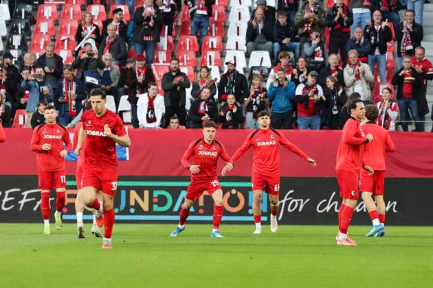 SC Freiburg warming up before the start of the match, Germany, Football, UEFA Europa League, Semi-final, 2025 2026, SC Freiburg vs Sporting Braga, 07 05 2026, Freiburg im Breisgau Europa Park Stadium Germany Copyright: xGrantxHubbsx