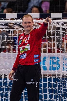 DAIKIN Handball Bundesliga TVB Stuttgart vs Rhein Neckar Löwen 07 05 2026 Stuttgart, GERMANY 07 May 2026 David Späth Rhein Neckar Löwen, 29 is happy to hold the ball during the match between TVB Stuttgart and Rhein Neckar Löwen on matchday 31 of the Daikin Handball Bundesliga at the Porsche Arena Copyright: xBEAUTIFULxSPORTS Steinx