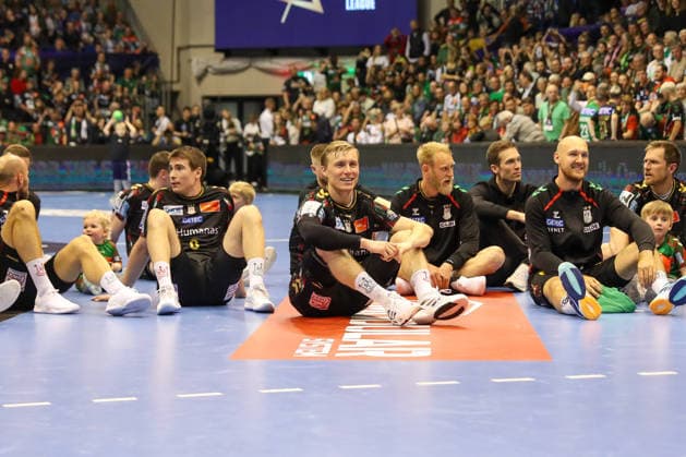 07 05 2026, xgox, Handball EHF Champions League 1 4 Final SC Magdeburg Pick Szeged v l Gisli Thorgeir Kristjansson Magdeburg, 10 Cheering about the victory, cheering after the end of the game Magdeburg