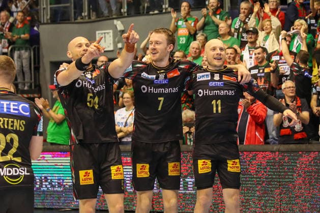 07 05 2026, xgox, Handball EHF Champions League 1 4 Final SC Magdeburg Pick Szeged v l Oscar Bergendahl Magdeburg, 54 , Felix Claar Magdeburg, 7 , Daniel Pettersson Magdeburg, 11 Cheering about the victory, cheering after the end of the game Magdeburg