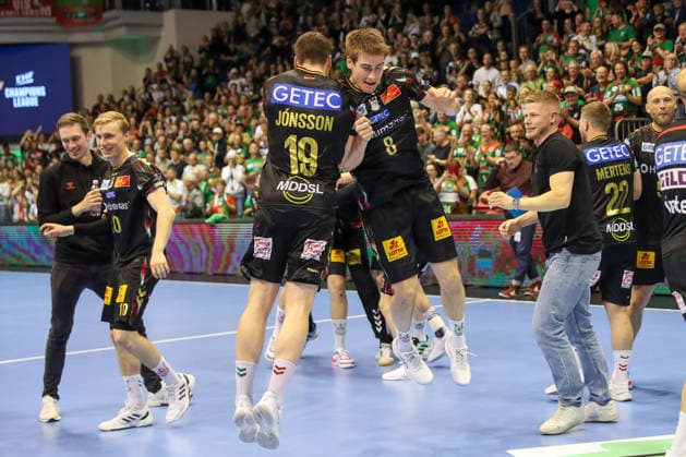07 05 2026, xgox, Handball EHF Champions League 1 4 Final SC Magdeburg Pick Szeged v l Elvar Oern Jonsson Magdeburg, 19 , Manuel Zehnder Magdeburg, 8 Celebrating the victory, cheering after the end of the game Magdeburg