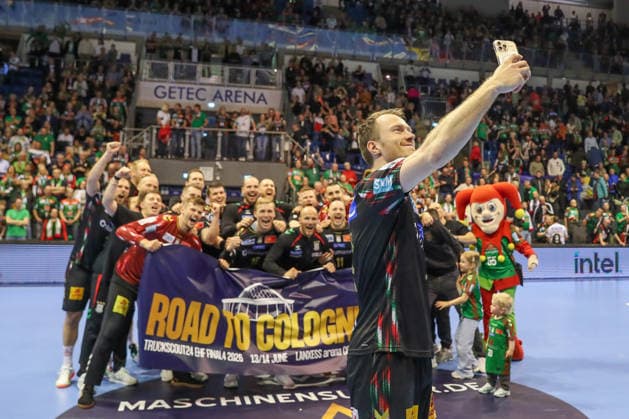 07 05 2026, xgox, Handball EHF Champions League 1 4 Final SC Magdeburg Pick Szeged v l Magdeburg Cheering about the victory, cheering after the end of the game Magdeburg