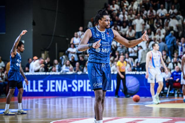 easycredit BBL Basketball Bundesliga 2025 2026 33 Matchday 07 05 2026 Science City Jena vs MLP Academics Heidelberg Osun Osunniyi Heidelberg both thumbs up, Portrait Sparkassen Arena