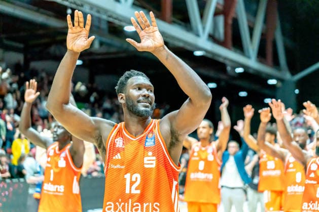 Chemnitz, Germany 07 May 2026 1 BBL 2025 2026 Sp 33 Niners Chemnitz vs Skyliners Frankfurt In the picture Amadou Sow 99 with his teammates, Copyright: xFotostandx xNachtigallx
