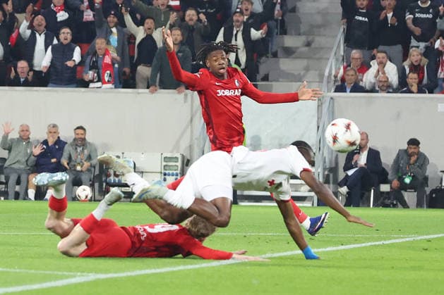 07 05 2026, xrekx, Football UEFA Europa League, SC Freiburg Sporting Braga v l Niklas Beste SC Freiburg Mario Dorgeles SC Braga Foul Red card received, Received a red card DFL DFB REGULATIONS PROHIBIT ANY USE OF PHOTOGRAPHS as IMAGE SEQUENCES and or QUASI VIDEO Freiburg
