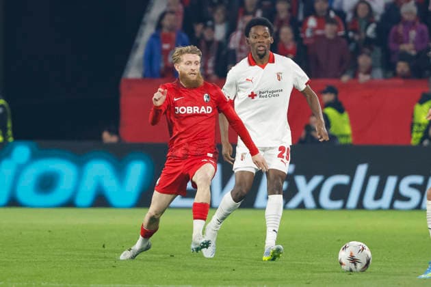 Niklas Beste SC Freiburg, 19 and Jean Baptiste Gorby Sporting Braga, 29 , Germany, Football, UEFA Europa League, Semifinal, 2025 2026, SC Freiburg vs Sporting Braga, 07 05 2026, Freiburg im Breisgau Europa Park Stadium Germany Copyright: xGrantxHubbsx