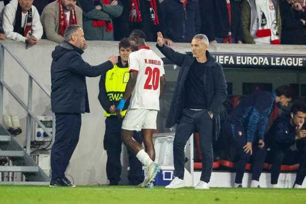 Mario Dorgeles Sporting Braga, 20 goes off the pitch after red card , Germany, Football, UEFA Europa League, semi-final, 2025 2026, SC Freiburg vs Sporting Braga, 07 05 2026, Freiburg im Breisgau Europa Park Stadium Germany Copyright: xGrantxHubbsx