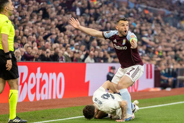 Aston Villa v Nottingham Forest, Europa League, Semi-Final Aston Villa midfielder John McGinn (7) queries foul against him during the Europa League semi final second leg match between Aston Villa and Nottingham Forest at Villa Park, Birmingham, UK on 7 May 2026. Birmingham Villa Park West Midlands UK Editorial use only , Copyright: xManjitxNarotrax PSI-24205-0012