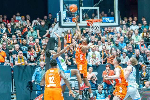 Chemnitz, Germany 07 May 2026 1 BBL 2025 2026 Sp 33 Niners Chemnitz vs Skyliners Frankfurt In the picture Corey Davis 99 3 v li with a rebound Copyright: xFotostandx xNachtigallx