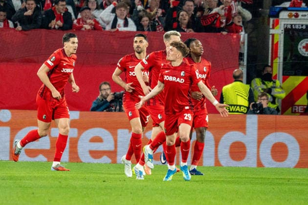 07 05 2026, xdaymx, Football UEFA Europa League, SC Freiburg Sporting Philipp Treu cheers on the fans after Lukas Küblers 1 0 opening goal DFL DFB REGULATIONS PROHIBIT ANY USE OF PHOTOGRAPHS as IMAGE SEQUENCES and or QUASI VIDEO Freiburg