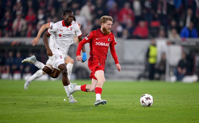 FOOTBALL EUROPE LEAGUE SEASON 2025 2026 Semi-final second leg 07 05 2026 SC Freiburg SC Braga Mario Dorgeles left, SC Braga is shown the red card for the foul on Niklas Beste right, SC Freiburg