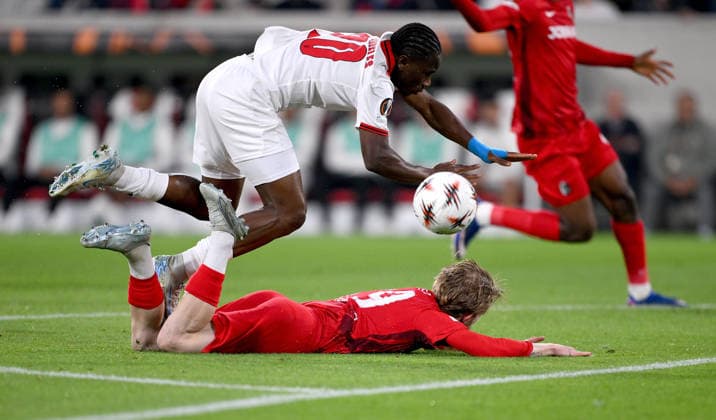FOOTBALL EUROPE LEAGUE SEASON 2025 2026 Semi-final second leg 07 05 2026 SC Freiburg SC Braga Mario Dorgeles left, SC Braga is shown the red card for the foul on Niklas Beste right, SC Freiburg