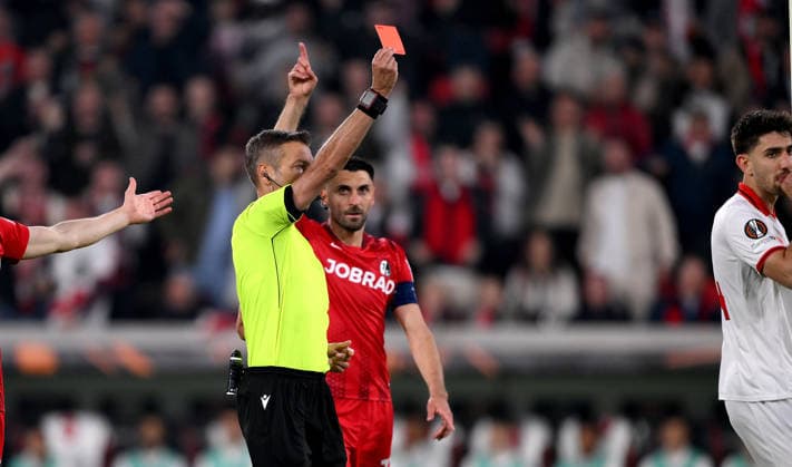 FOOTBALL EUROPE LEAGUE SEASON 2025 2026 Semi-final second leg 07 05 2026 SC Freiburg SC Braga For the foul by Mario Dorgeles left, SC Braga on Niklas Beste right, SC Freiburg he gets the red card from referee Davide Massa ITA