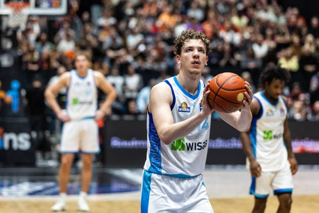 GER, easy Credit Basketball Bundesliga, Niners Chemnitz Frankfurt Skyliners 07 05 2026, Messe, Chemnitz, GER, easy Credit Basketball Bundesliga, Niners Chemnitz Frankfurt Skyliners Ivan Crnjac Frankfurt Skyliners 14 at a free throw Photo Alexander Trienitz Chemnitz Messe Sachsen Germany