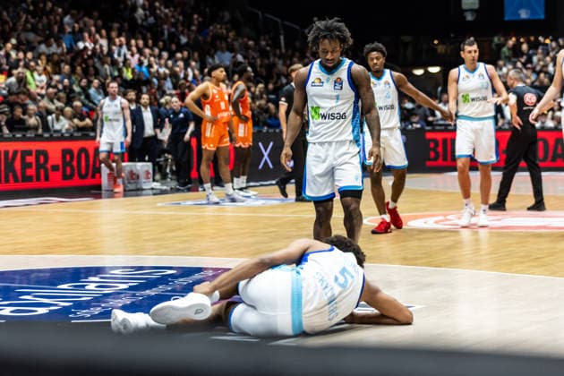 GER, easy Credit Basketball Bundesliga, Niners Chemnitz Frankfurt Skyliners 07 05 2026, Messe, Chemnitz, GER, easy Credit Basketball Bundesliga, Niners Chemnitz Frankfurt Skyliners Jamie Edoka Frankfurt Skyliners 5 on the ground Photo Alexander Trienitz Chemnitz Messe Sachsen Germany