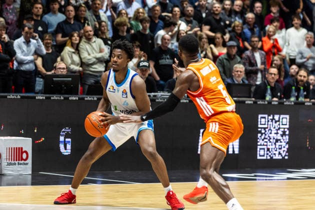 GER, easy Credit Basketball Bundesliga, Niners Chemnitz Frankfurt Skyliners 07 05 2026, Messe, Chemnitz, GER, easy Credit Basketball Bundesliga, Niners Chemnitz Frankfurt Skyliners Nahiem Alleyne Frankfurt Skyliners 4 , Corey Davis Jr Niners Chemnitz, 5 Foto Alexander Trienitz Chemnitz Messe Sachsen Germany